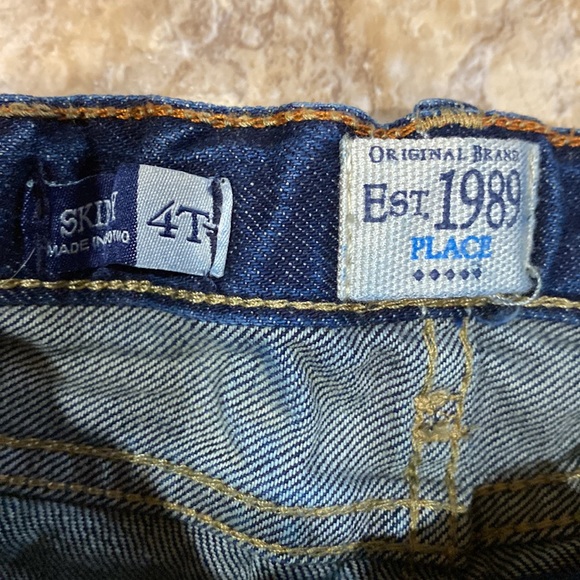 The Childrens place jeans size 4t. Has fading and distressing (r1-1) - Picture 2 of 5